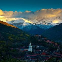 祈福五臺 雙飛六日游 菩薩頂 羅睺寺 廣宗寺 五爺廟 佛母洞 顯通寺 殊像寺塔院寺 大朝臺 太原 雙飛六日游